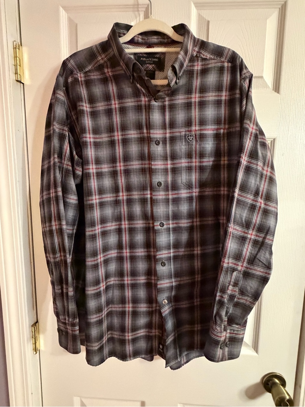 Ariat Pro Series Men's Plaid Button-Down Long Sleeve Shirt Gray/Red Sz L